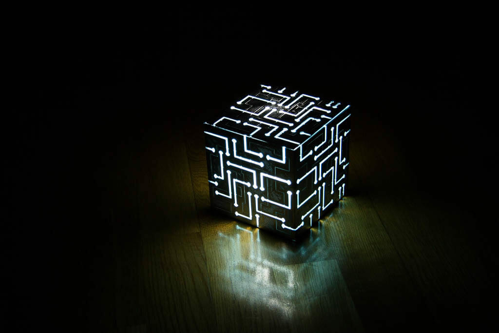 Printed cube colored with chrome spray and lighting