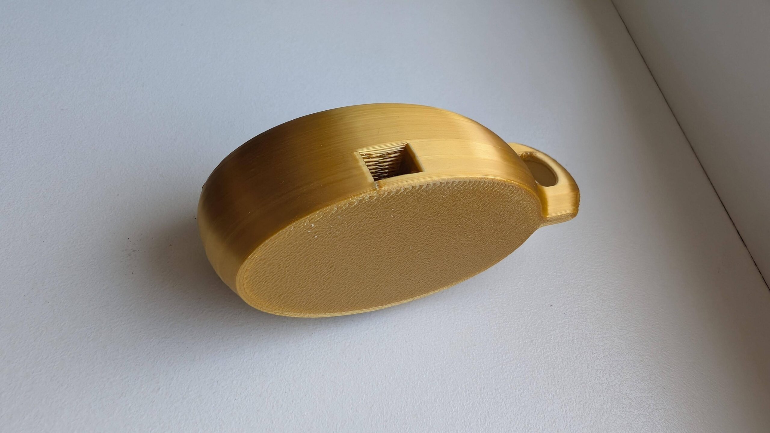 Eine Pfeife oder ein Musikinstrument aus goldenem 3dk PLA